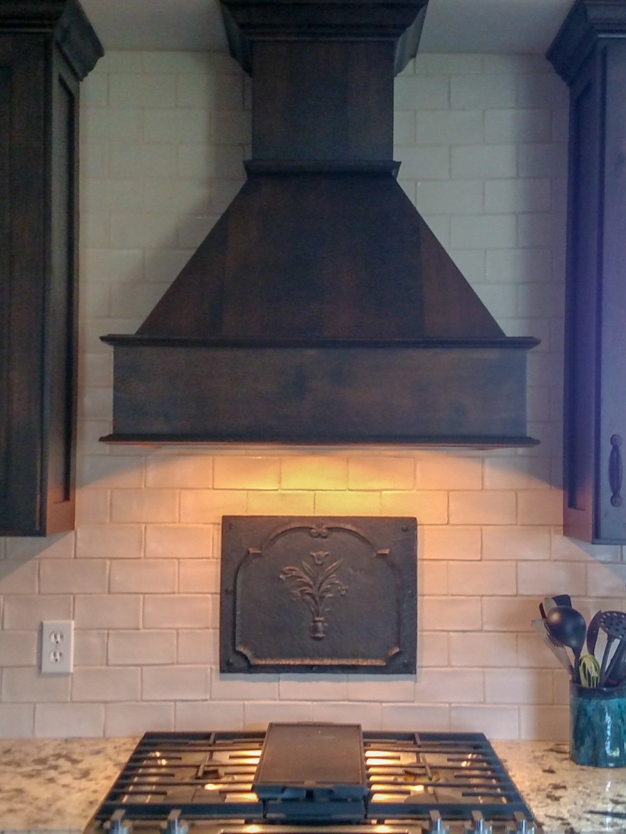 Fireback backsplash in Ionia, Michigan sourced from https://www.firebacks.net