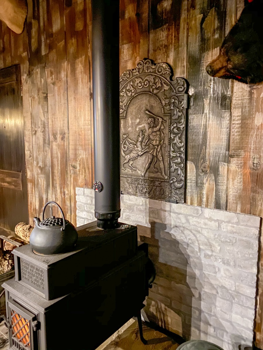 Fireback behind stove in Los Angeles
