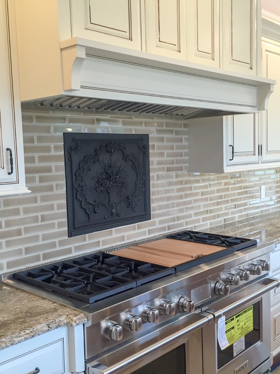 Fireback backsplash in Sequim, Washington sourced from https://www.firebacks.net