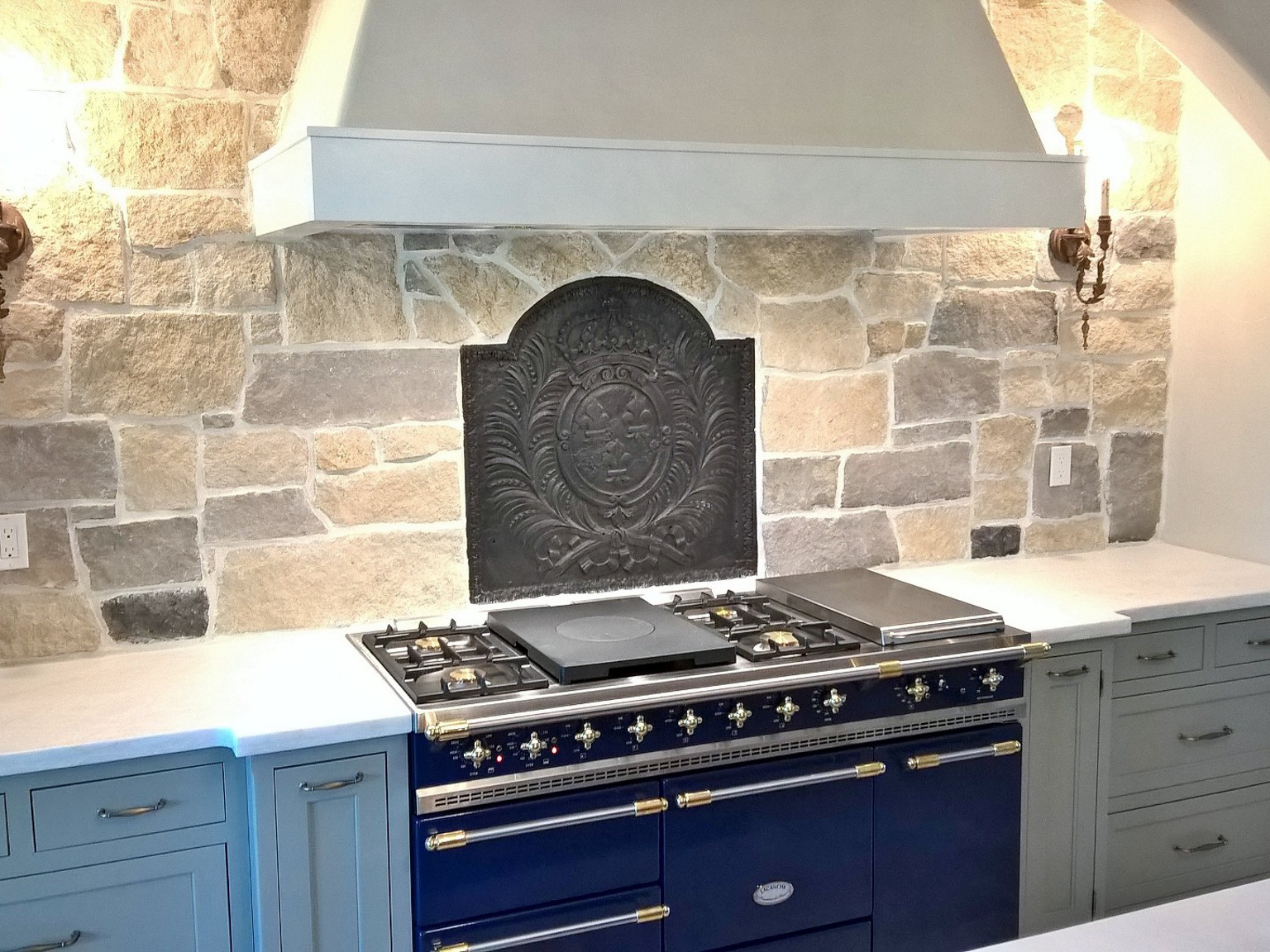 Fireback backsplash in Thornton, Colorado sourced from https://www.firebacks.net