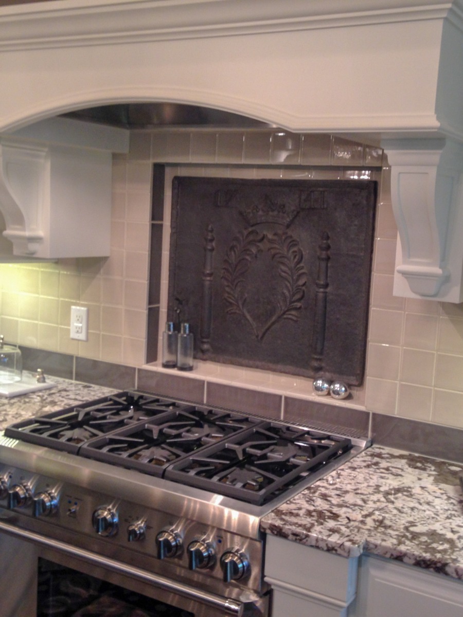 Fireback backsplash in Wayzata by https://www.firebacks.net 